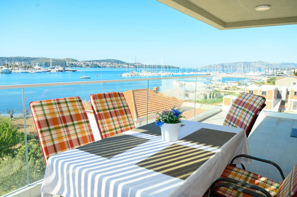Apartments by the sea Trogir - 18879