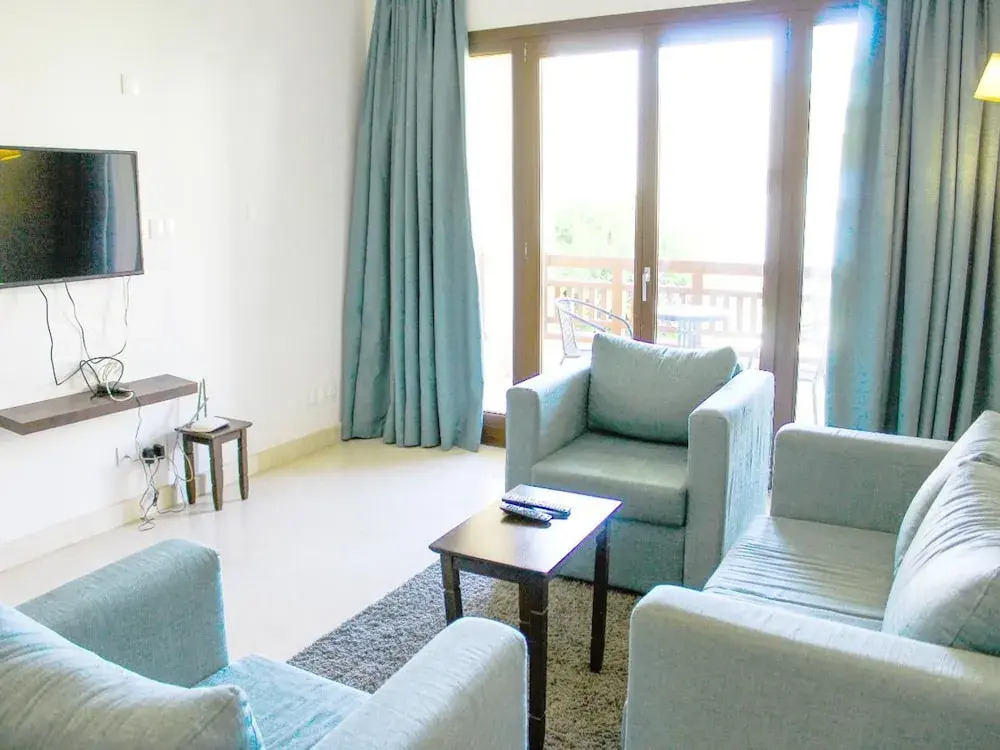Marina Breeze 2-bedroom Retreat