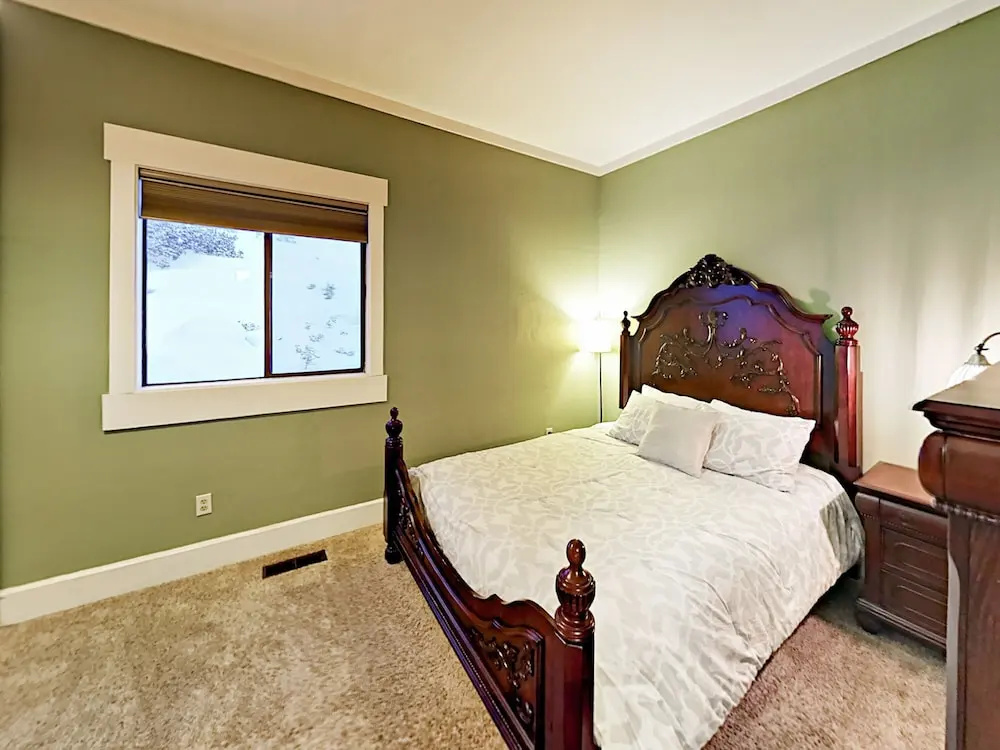 350 Yards To Lift! Private Hot Tub 3 Bedroom Townhouse