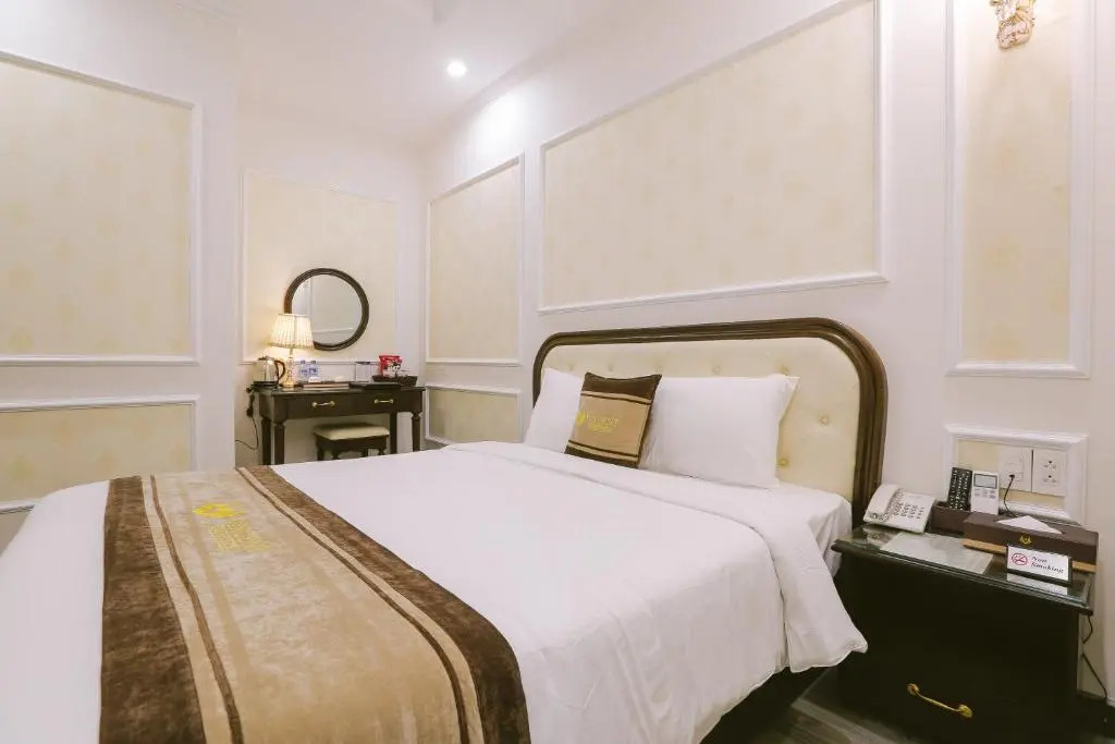 Vincent Halong Hotel