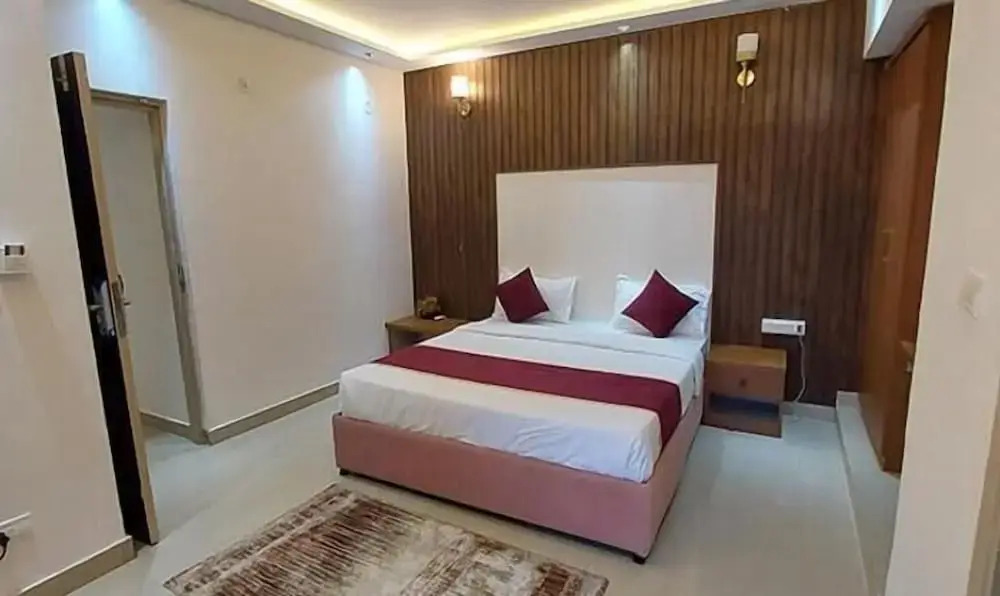 Fabhotel Outstay
