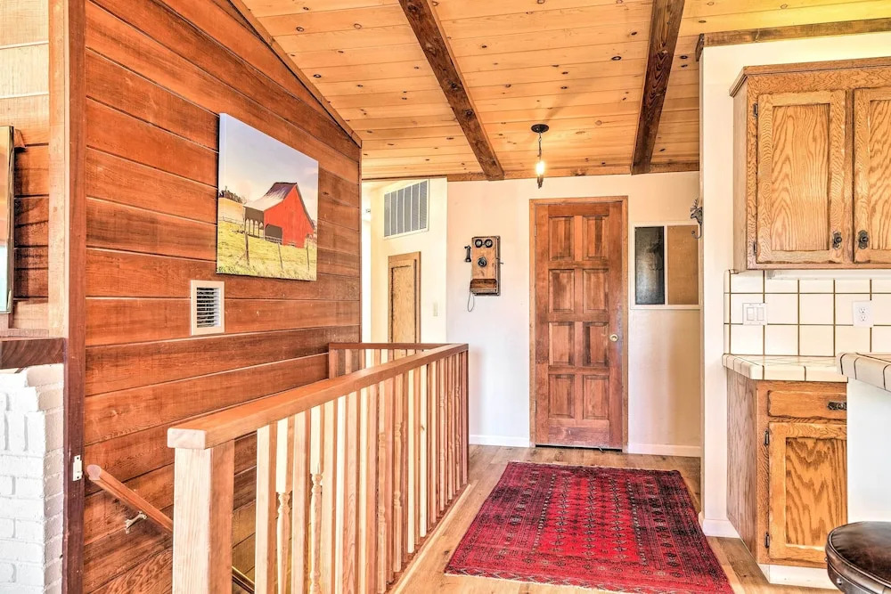 Groveland Cabin w/ Outdoor Perks & Game Room