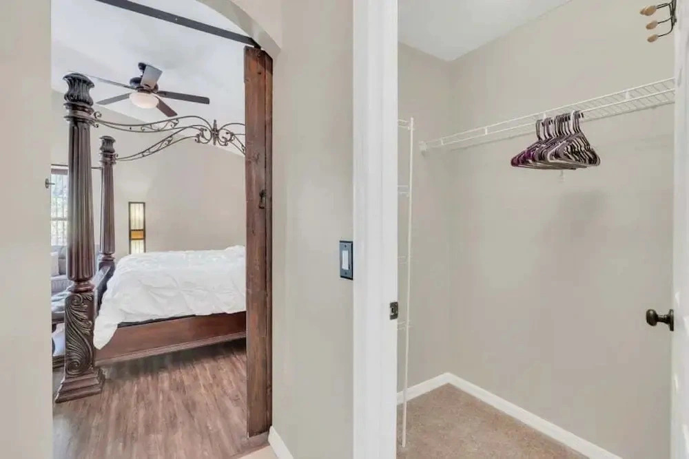 Large 4 bedroom Pool Home With Relaxing Vibes 4 Villa