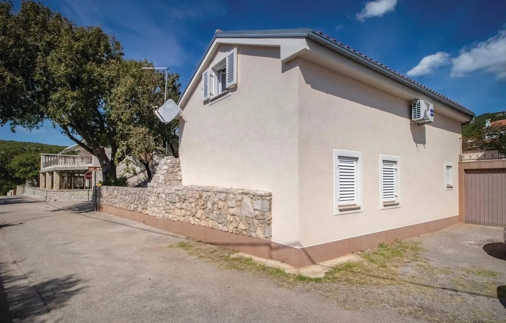 Beautiful Home In Novi Vinodolski With Wifi