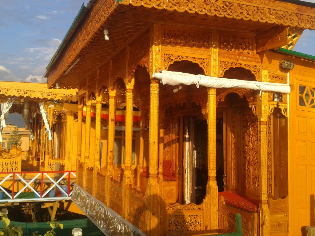 Young Bombay Premium Heritage Houseboat
