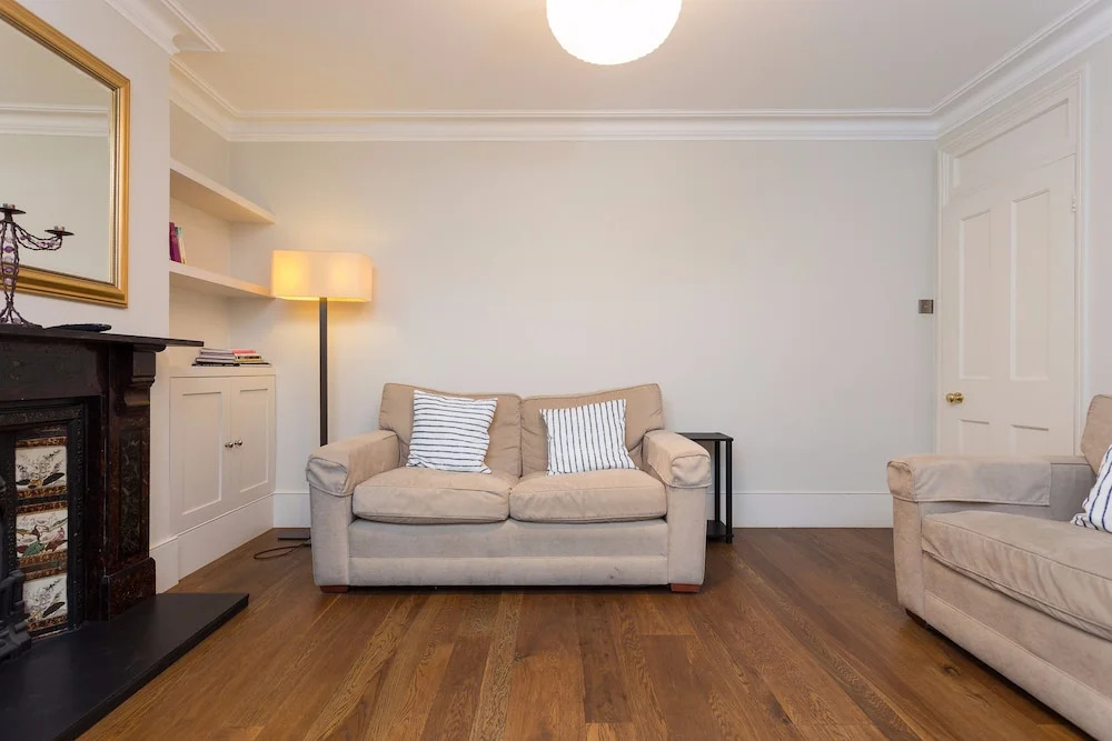2 Bedroom Flat by Battersea Park