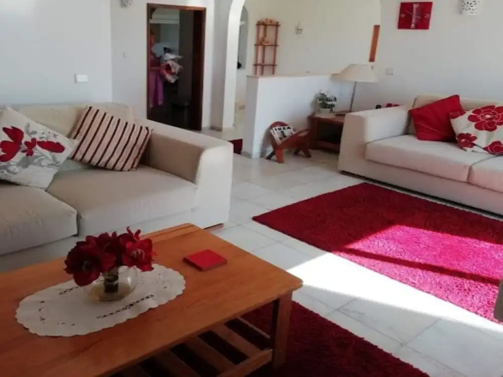3 Bed Villa, Sleeps 6, Free WiFi, Quiet Location