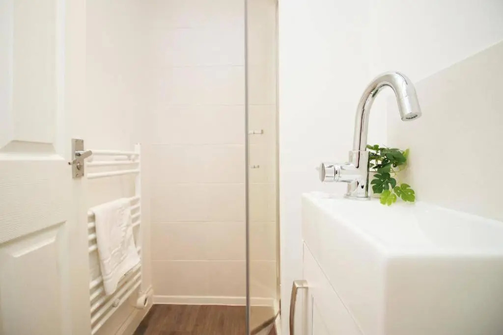 16 North Road Flat 3 by Mia Living Free Parking On Site