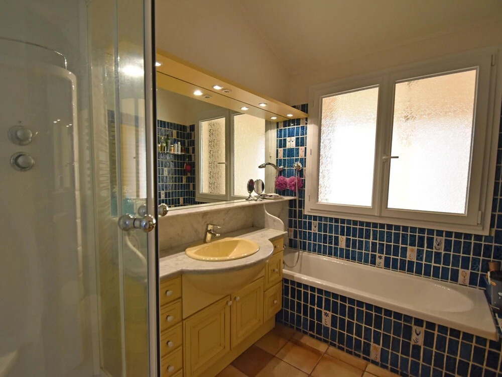 Modern villa in Cournonterral, with large garden, private pool and terrace