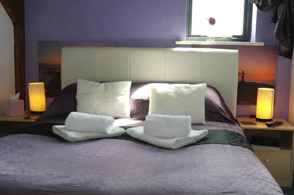 The Crown Lodge Bar Bed & Breakfast