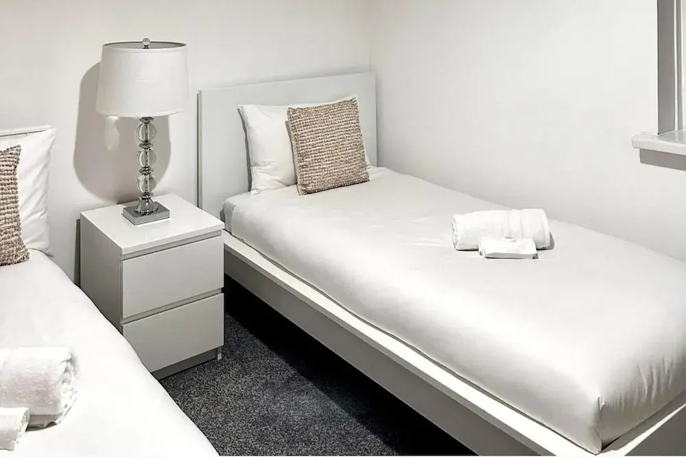 Stunning Central 2 Bedroom Apartment by EVB Properties Short Lets & Serviced Accommodation Southampton - Ocean Village