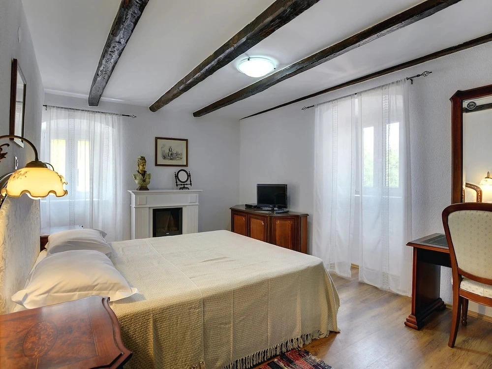 Holiday Home in Rojnici With Private Pool
