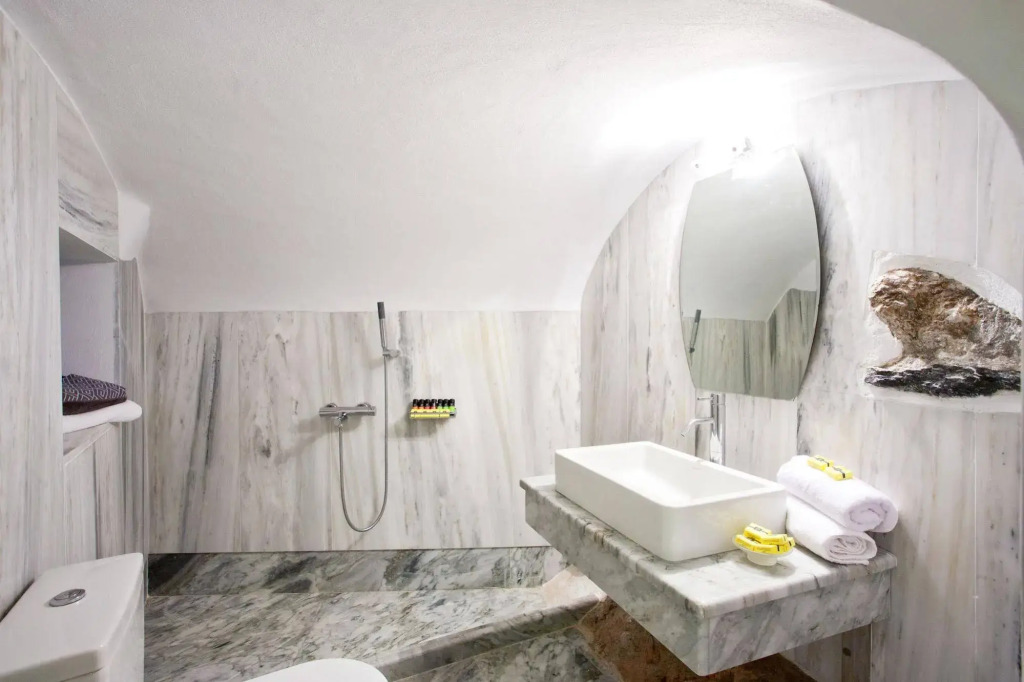 Semeli Cave House