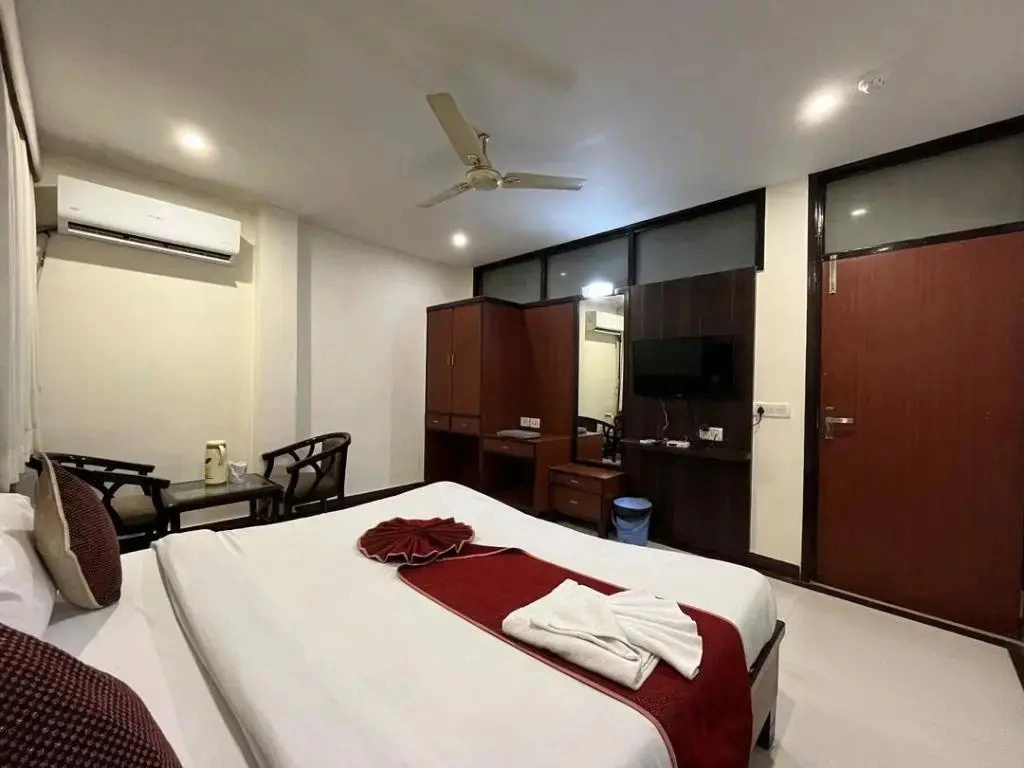 Hotel S.R Palace