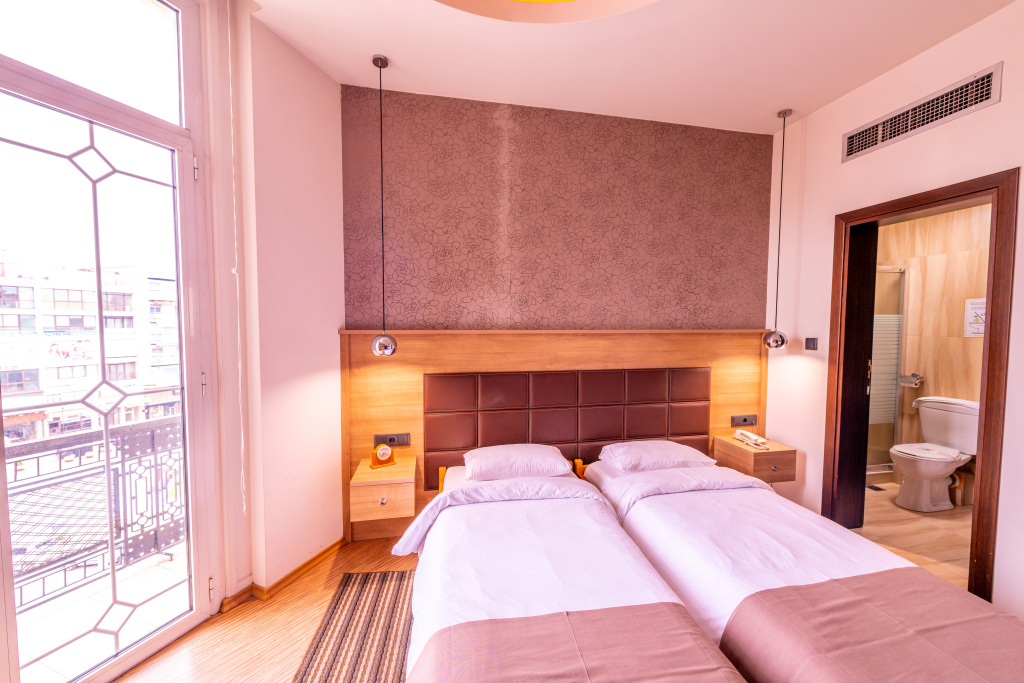 Metropolis Hotel