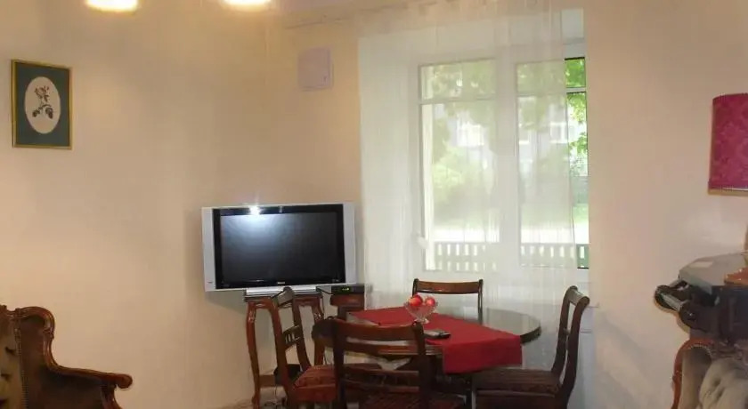 Roosikrantsi 8 City Center Apartment