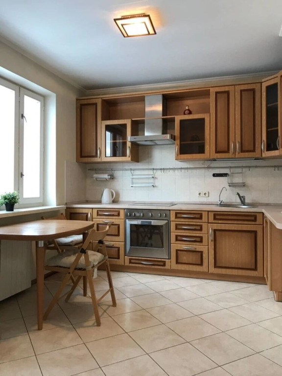 Inndays Apartment on Akademika Volgina
