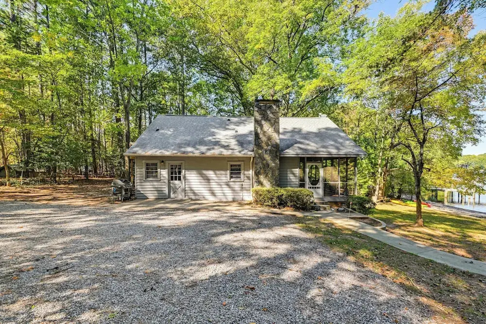 Private Dock & Beach! Lake Norman Cottage Hideaway