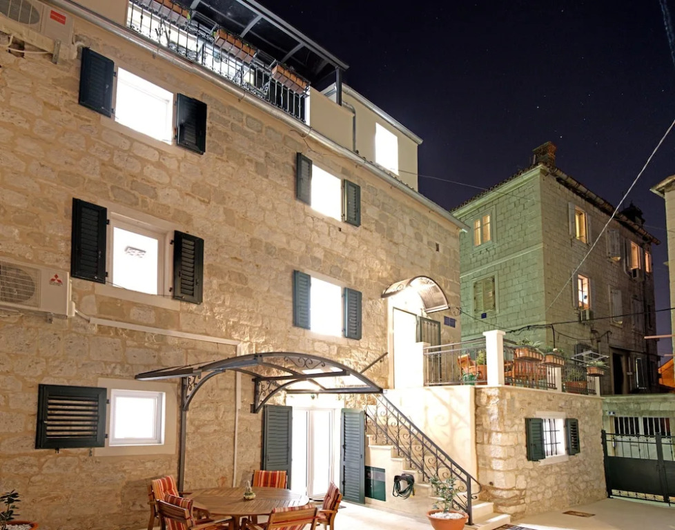 Apartments and Rooms Villa Erede