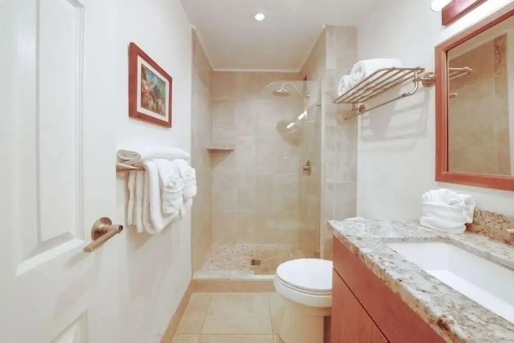 Menehune Shores, #623 2 Bedroom Condo by RedAwning