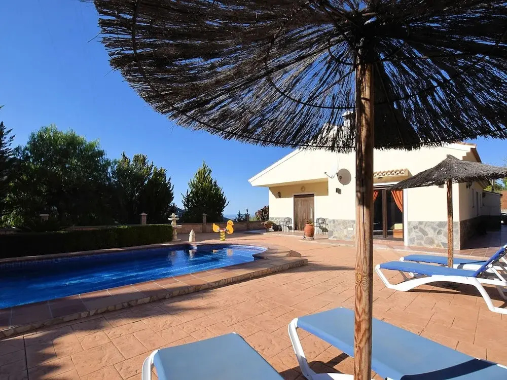 Independent Villa With Private Pool on an Estate in Sayalonga Costa del Sol
