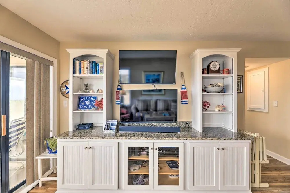 Emerald Isle Condo w/ Direct Access to Ocean!