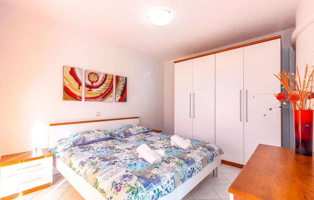 Stunning Home in Jadranovo With 5 Bedrooms, Jacuzzi and Wifi