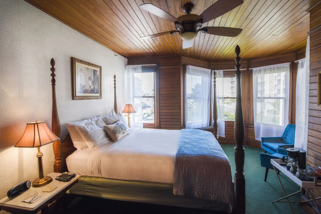 Gilbert Inn Seaside