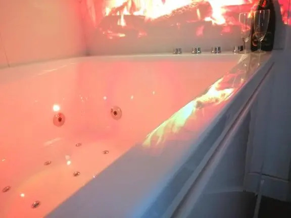 Le 2005 Double BALNEO, Lit QUEEN SIZE, soirée romantique