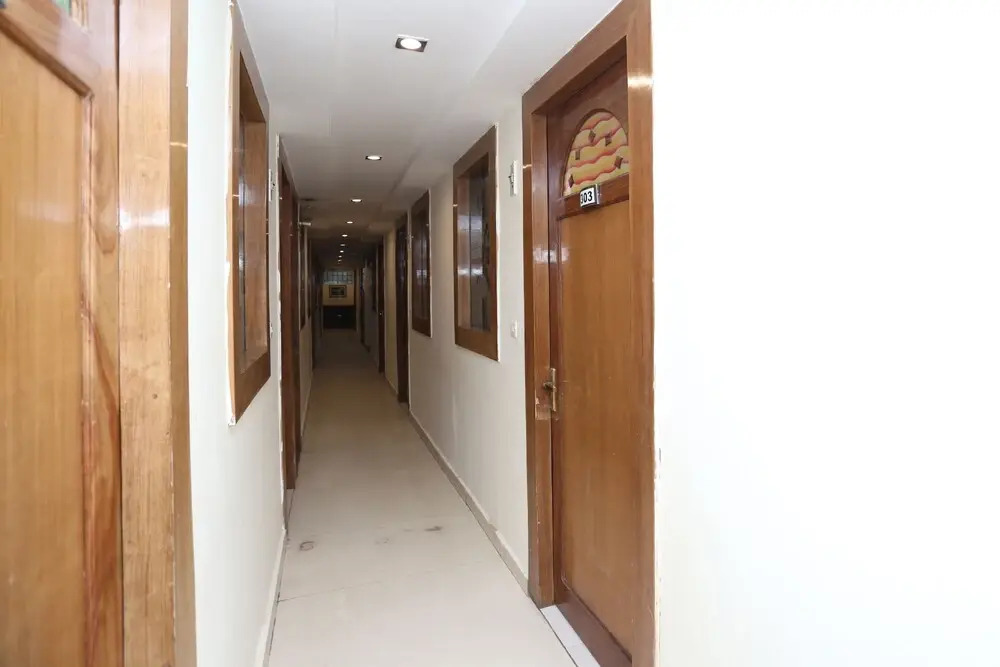 OYO 18870 Hotel Lajja Palace