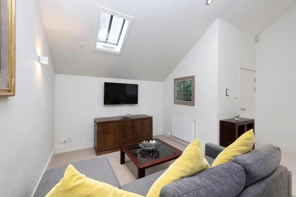 ALTIDO Contemporary and Vibrant 1BR flat near Princes Street