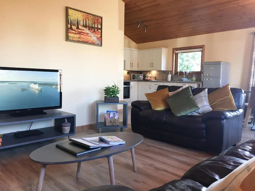 Silver Birch Lodge With Hot Tub Near Cupar, Fife