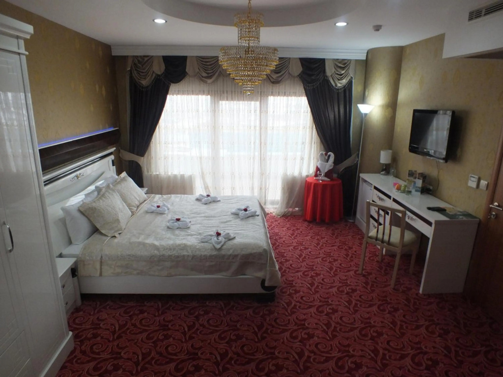 Demosan Hotel