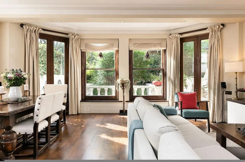 A Chelsea Retreat - 2 BR With Garden and Parking
