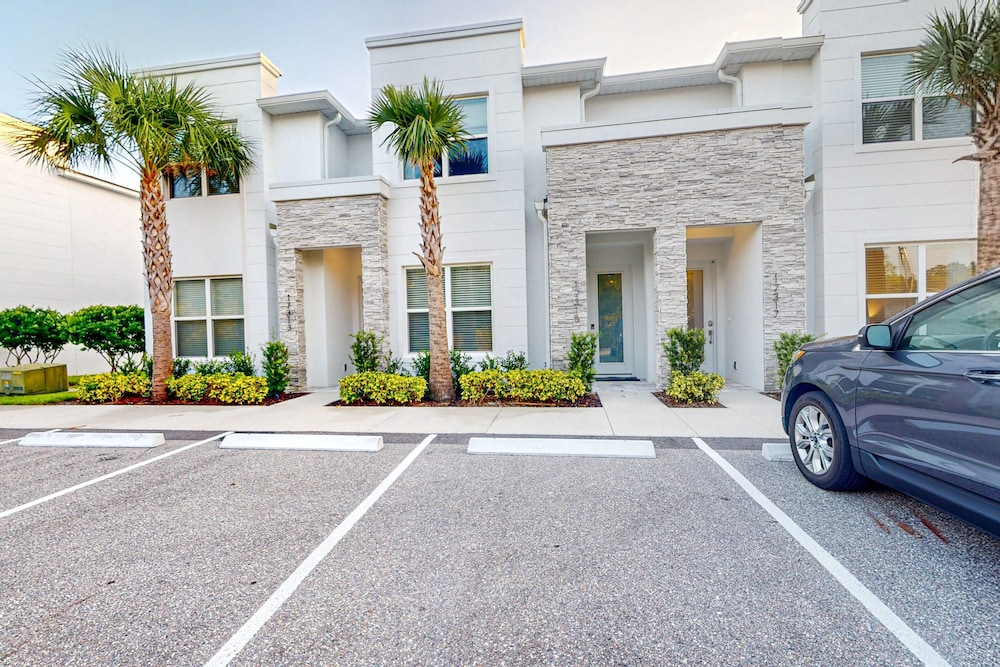 Dog-friendly Retreat With Pool, Covered Patio, Children's Items, Grill, & AC