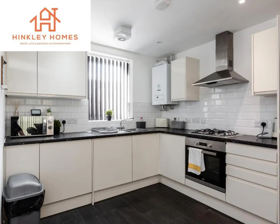 5 Beds - Free Gated Parking - City Centre - By Hinkley Homes Short Lets & Serviced Accommodation