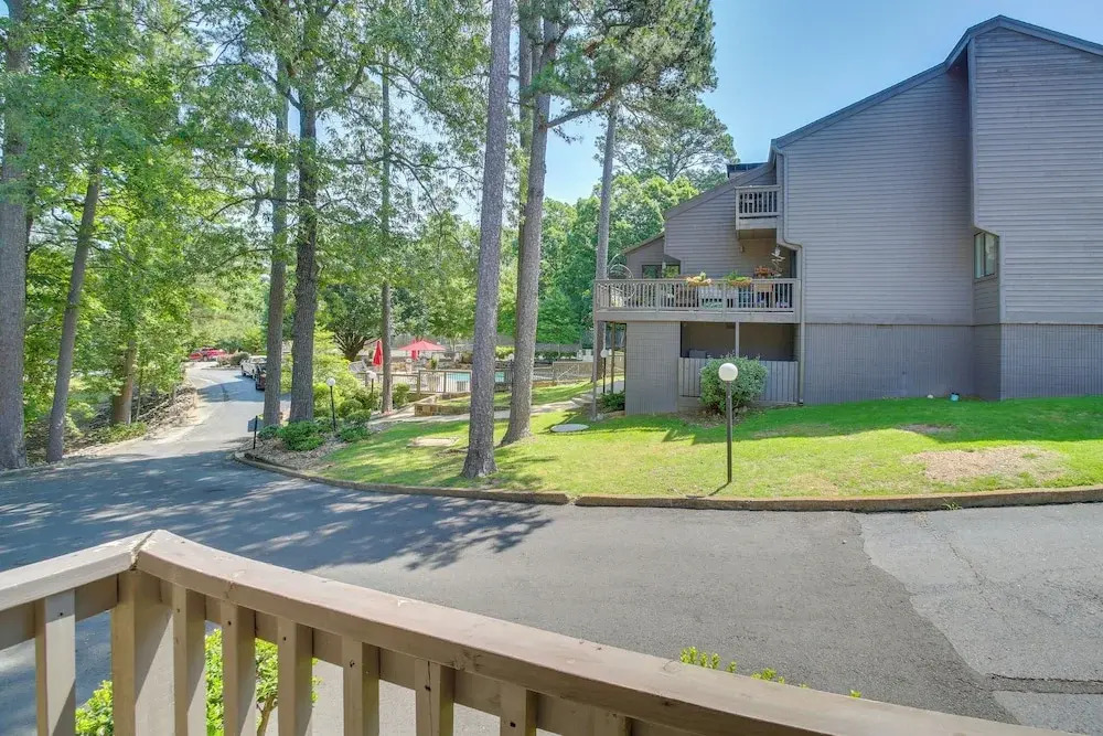 Pool, Hot Tub & Lake Access: Lake Hamilton Condo!