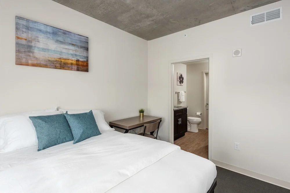 Apartments at 6105 Delmar Blvd
