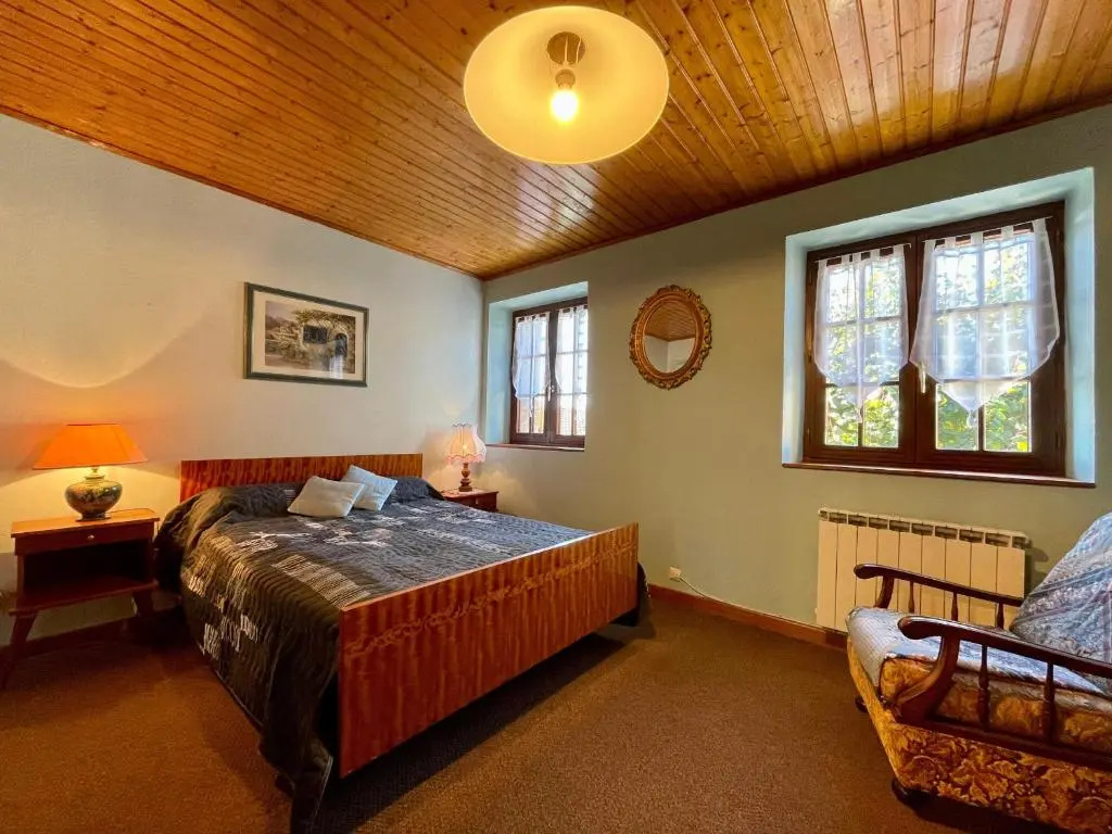 Gîte Saint-Haon, 4 pièces, 5 personnes - FR-1-582-211