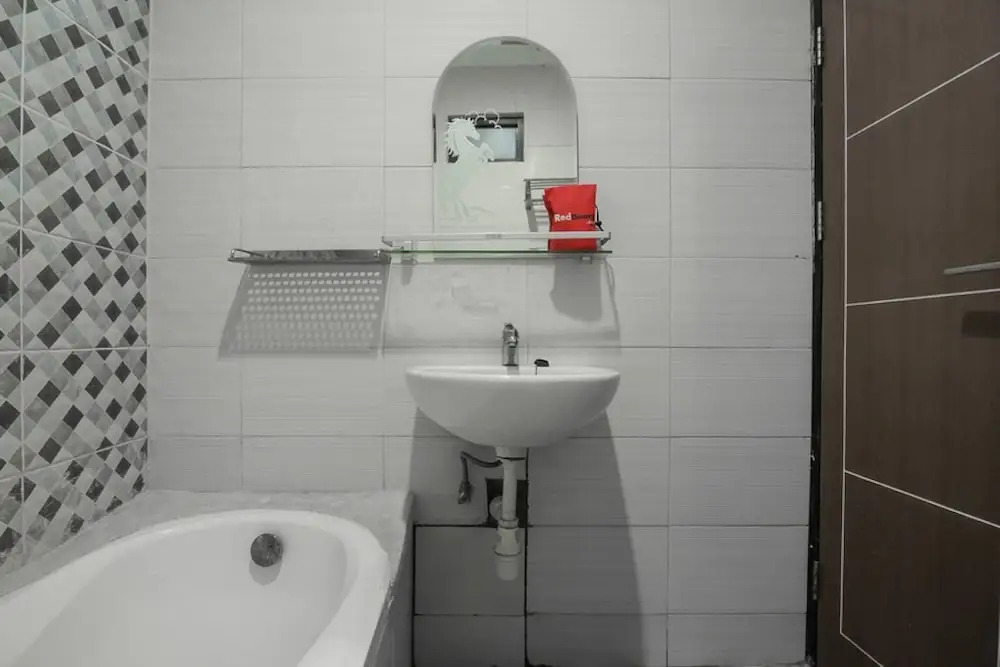 RedDoorz Plus near Lippo Cikarang Mall