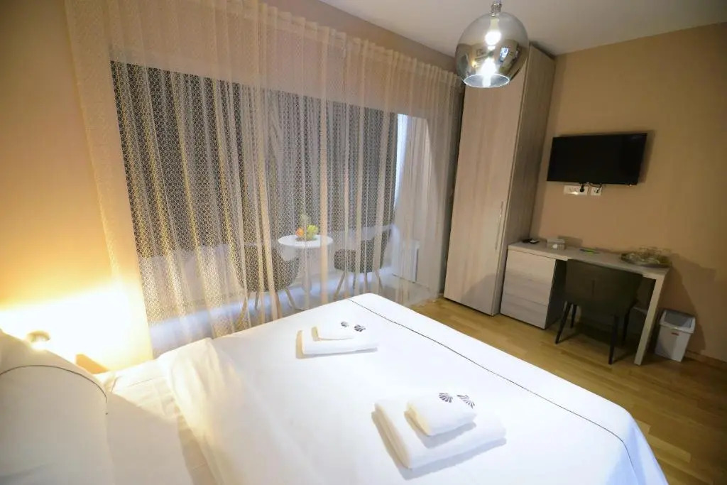 Tonio Rooms