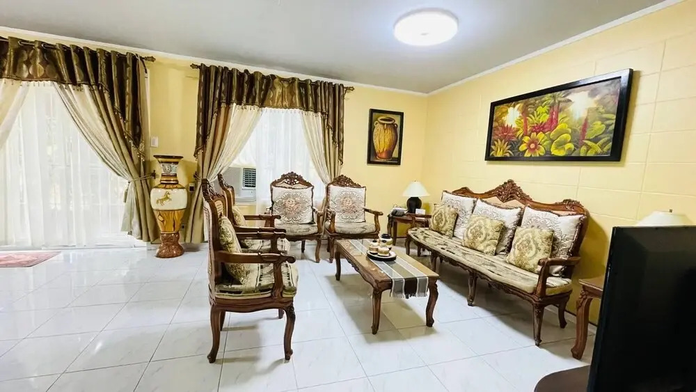 House w 3 Bedrooms And 3 Baths - Free Parking