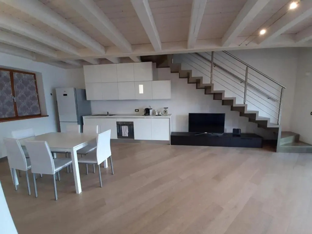 Appartamento DELUXE 1 con vasca idromassaggio vista Lago di Garda, riscaldata, privata e utilizzabile tutto l'anno