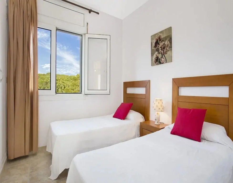 Apartment for 5 People Near Sea Beach