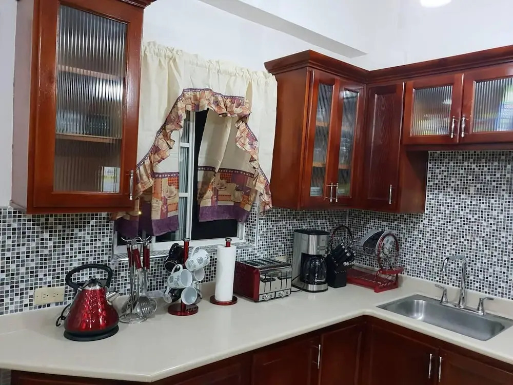 Apartment Sleeps 4 With En-suite Bathrooms