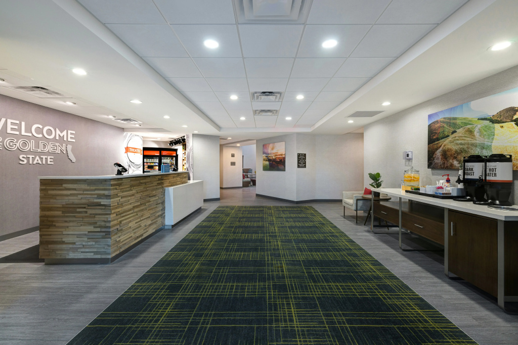 Hampton Inn & Suites Marina