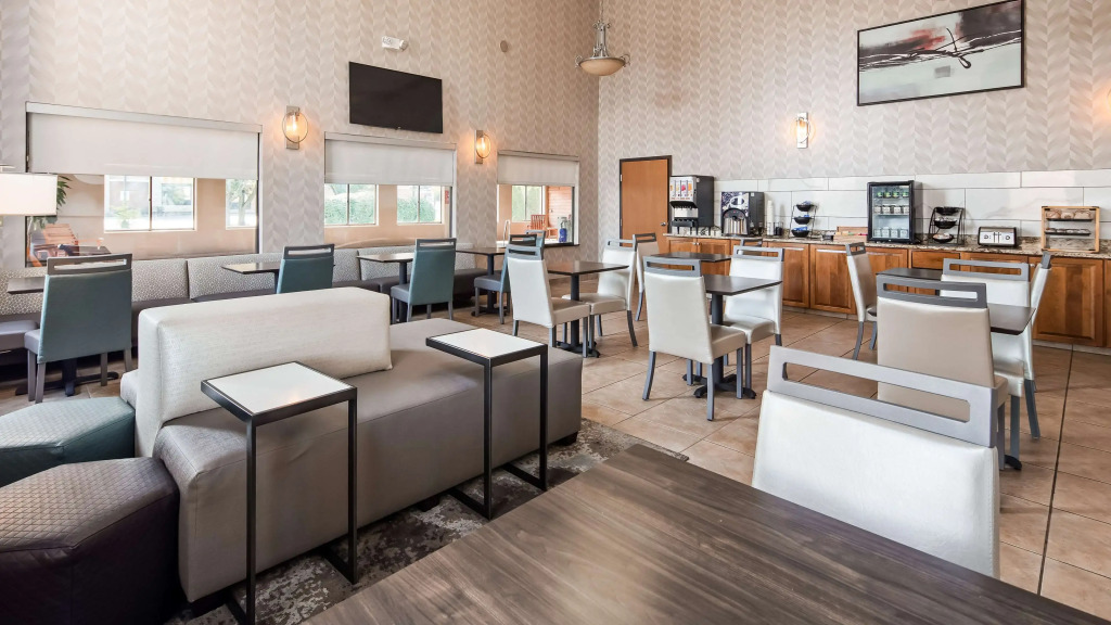 Best Western Plus North Canton Inn & Suites