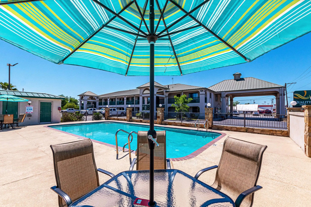 Quality Inn Three Rivers