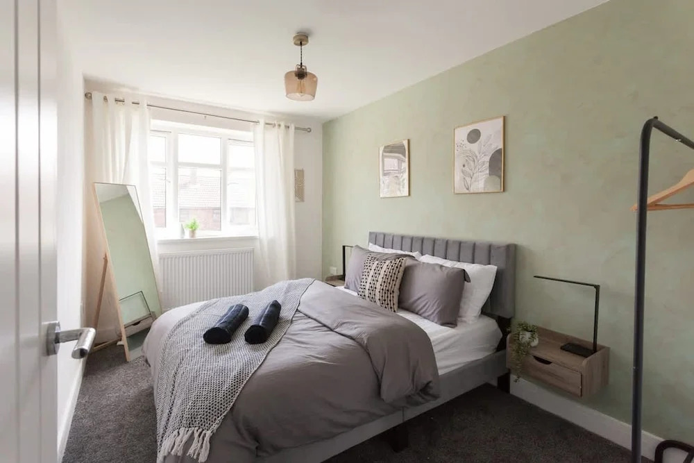 Perfect Booking 4 Bed Home in Stockport