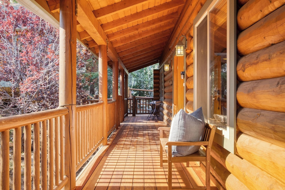Tanglewood by AvantStay 10mins to Bear Mountain Contemporary Hillside Cabin